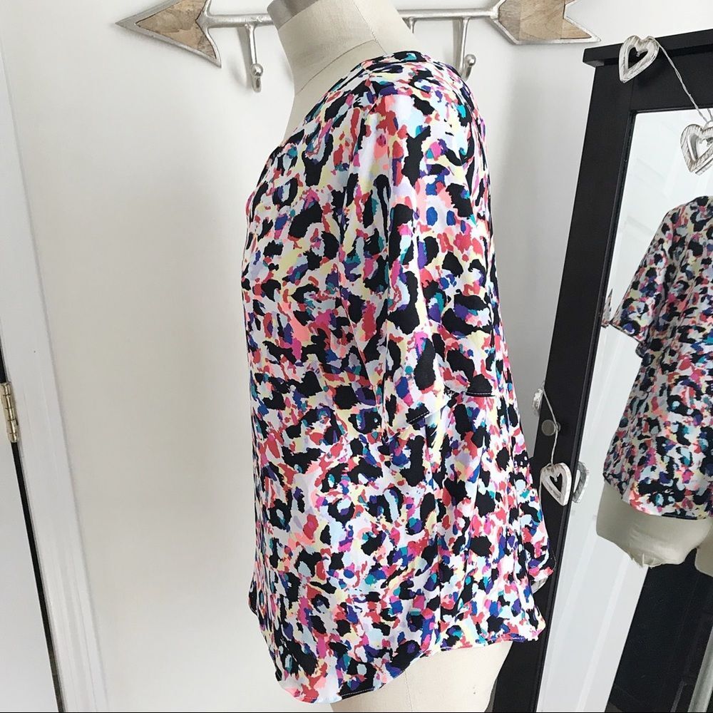 ⭐️Multi Color Animal Print Top⭐️ - Picture 3 of 4